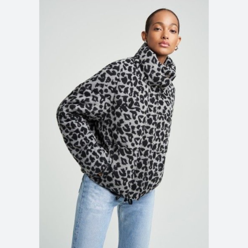 Apparis Gray Leopard Print Women's Puffer Jacket Size Medium EUC